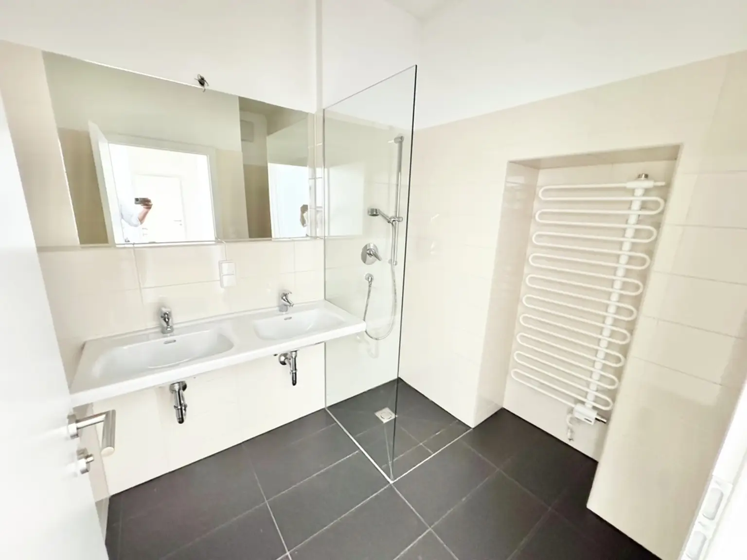 TOPLAGE NÄHE RATHHAUS | OPTIMAL AUFGETEILTE 4 ZIMMER MIT TERRASSE | TOP-BÜRO IN KORNEUBURG