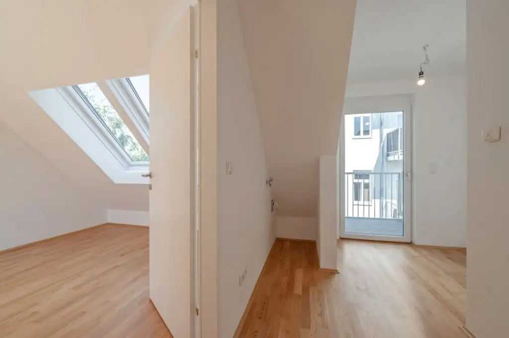 ++NEU++ Hochwertige 2-Zimmer DG-Wohnung mit zwei Balkonen, Ruhelage im Hof!