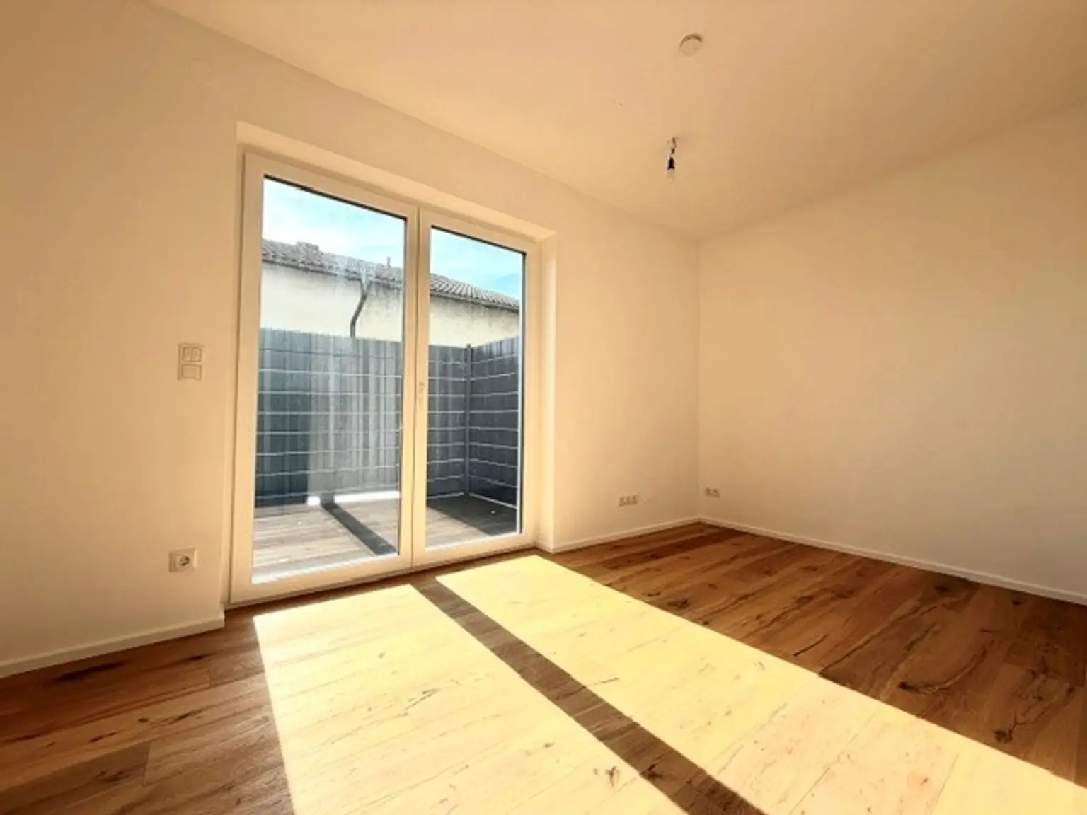 F | THE GREEN ++ ZWEI ZIMMER mit GARTEN | Prima Service Immobilien