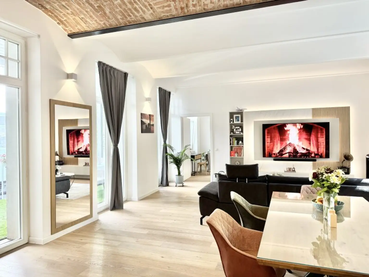 Einzigartiges LOFT in Hofruhelage | Traumhafte Immobilie mit großzügigem Balkon | Vollmöbliert bei Bedarf