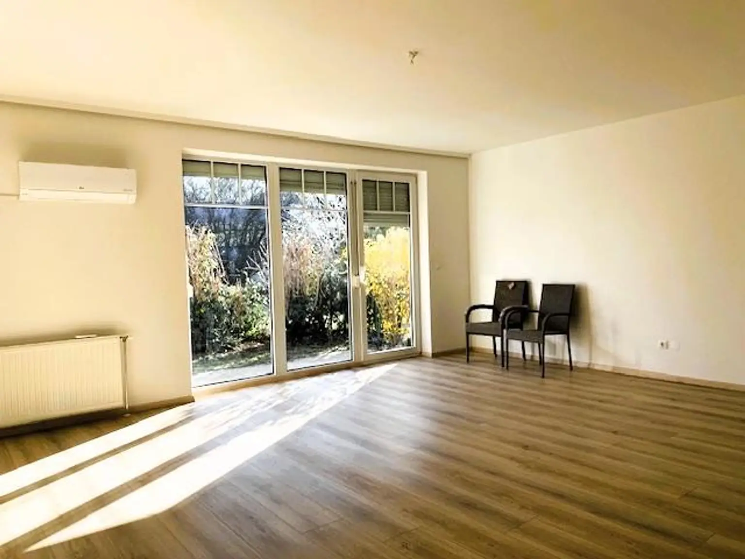 Grüne Oase in Kliniknähe – Erdgeschosswohnung wie neu, mit Carport & Garten!
