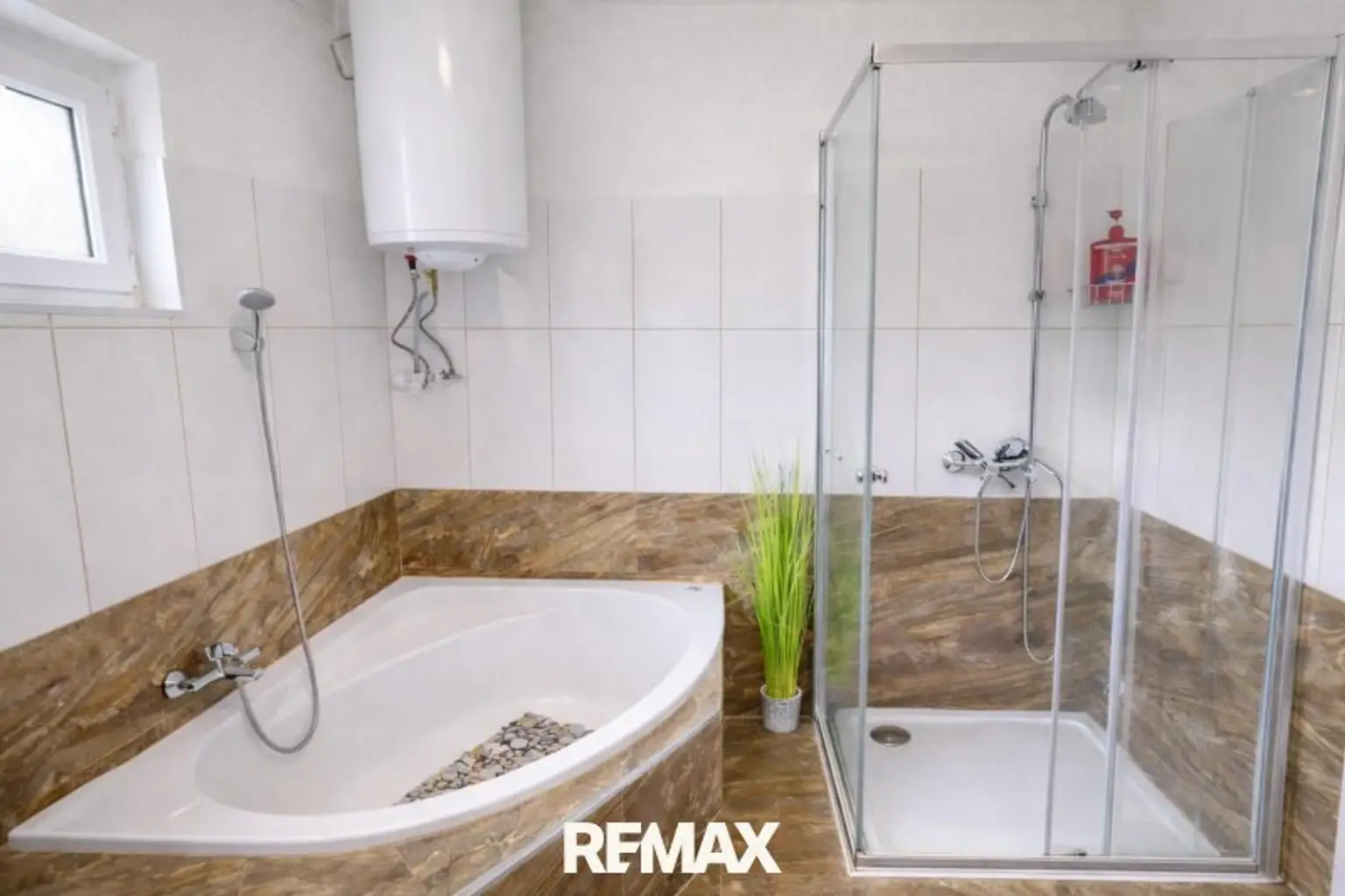 Tarrenz - Wohnung - Badezimmer