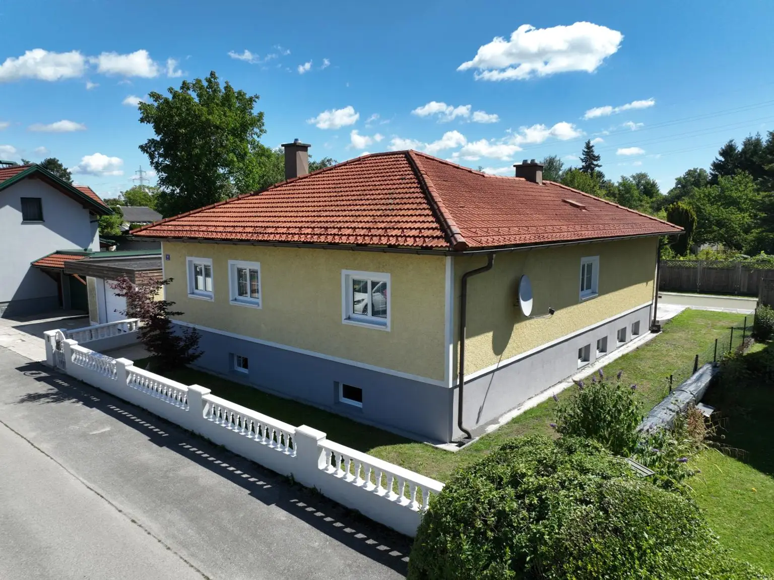 Netter Bungalow mit Garten und Pool