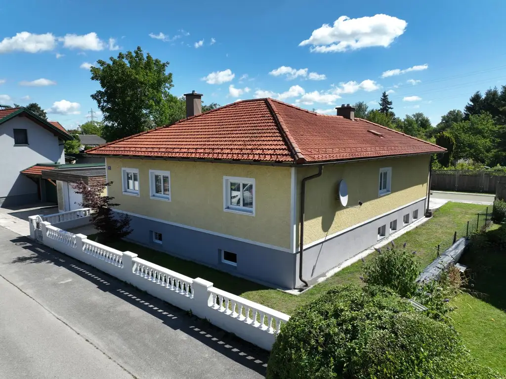 Netter Bungalow mit Garten und Pool