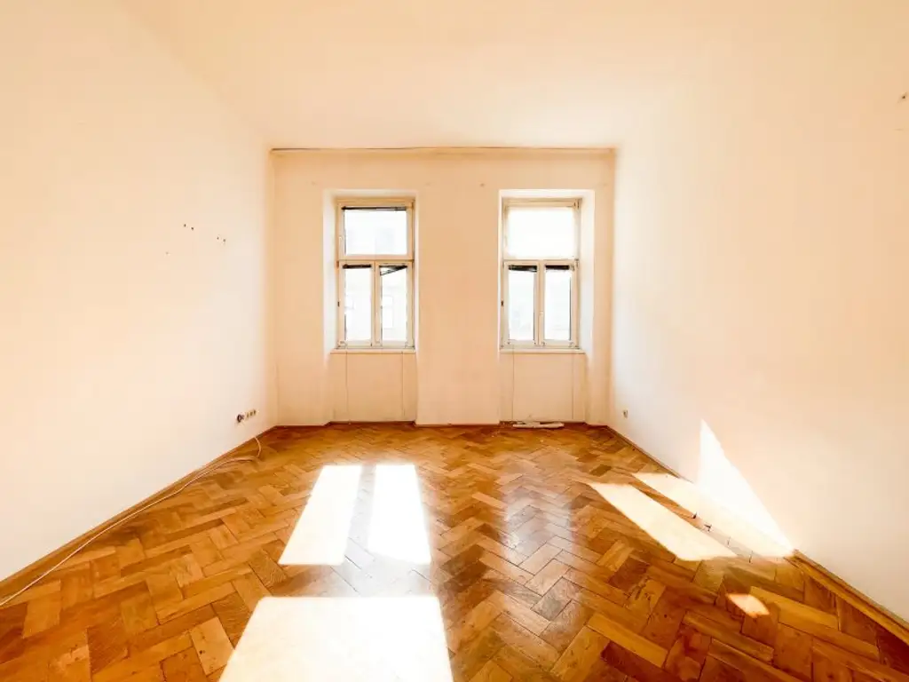 NÄHE AUGARTEN: 2,5-Zimmer-Altbauwohnung mit großem Gestaltungspotenzial beim Wallensteinplatz