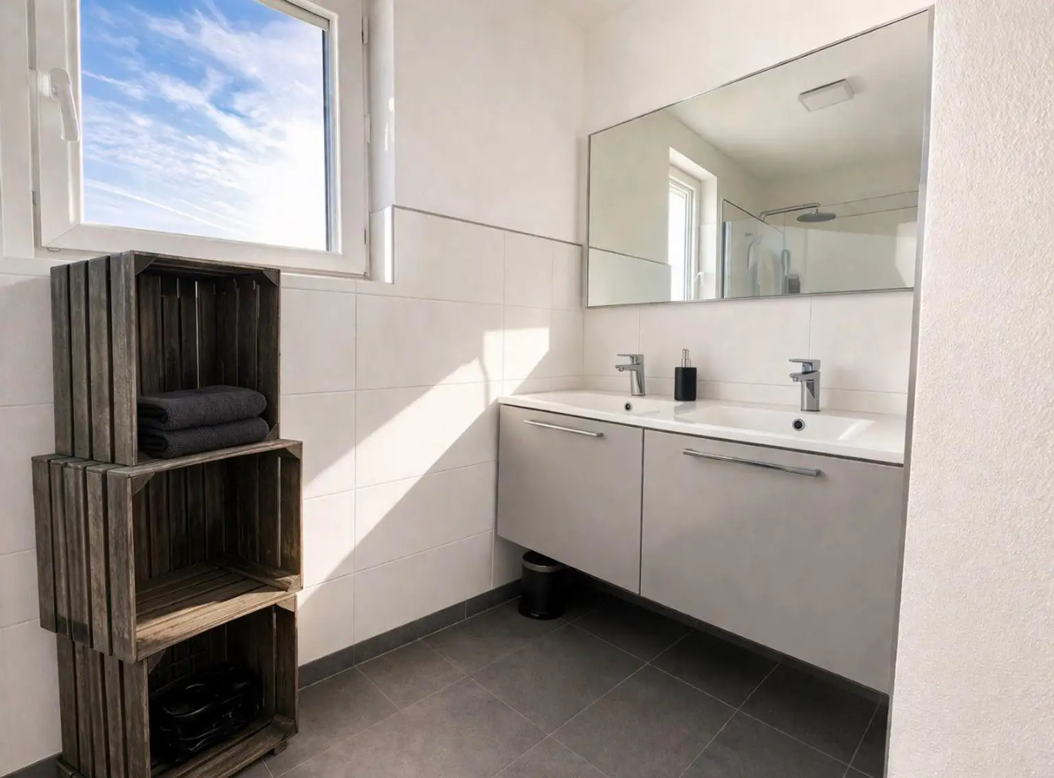 Badezimmer inklusive Doppelwaschbecken