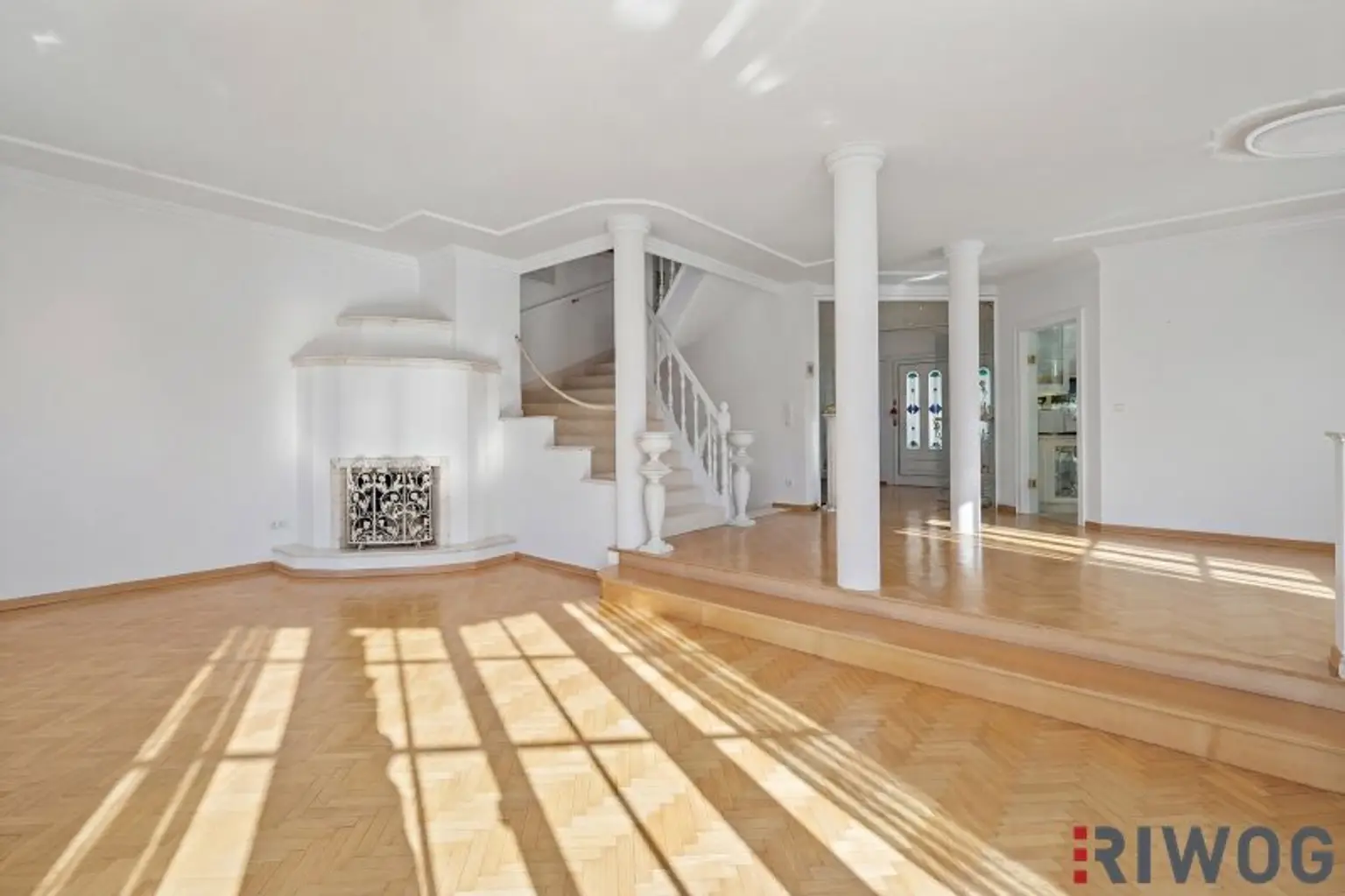 Private Estate Villa mit Fernblick | Privatwald | Virtual Tour | 4.200m2 Garten |  25 min. in den 1. Bezirk | Pool & Sauna