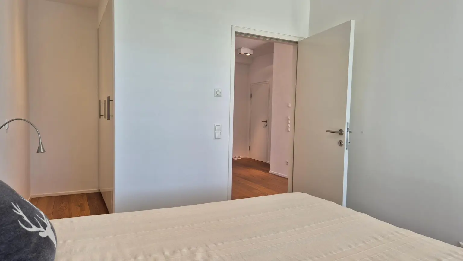 Begehbarer Schrank im Schlafzimmer