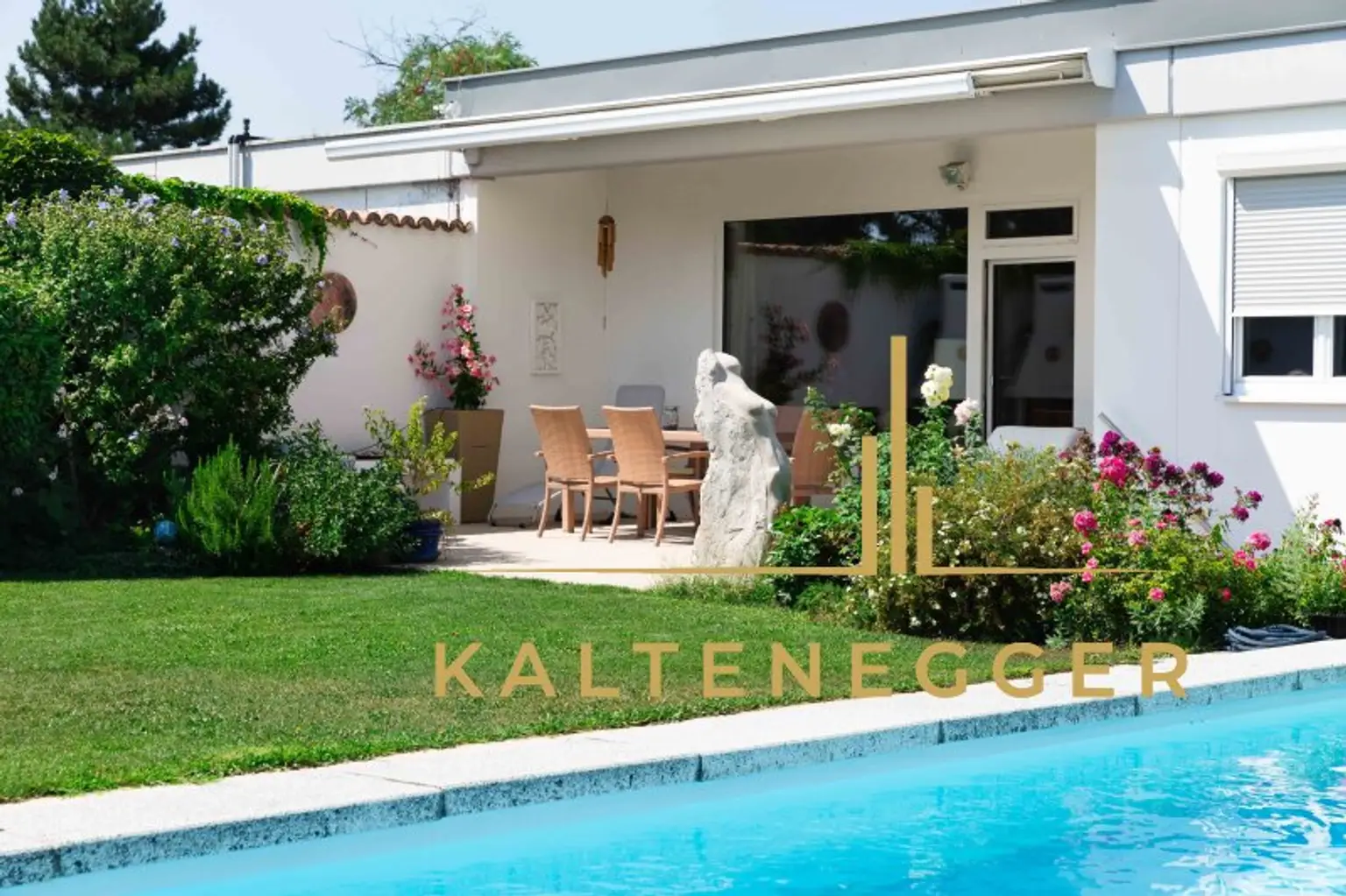 Terrasse mit elektrisch bedienbarer Fernbedienung