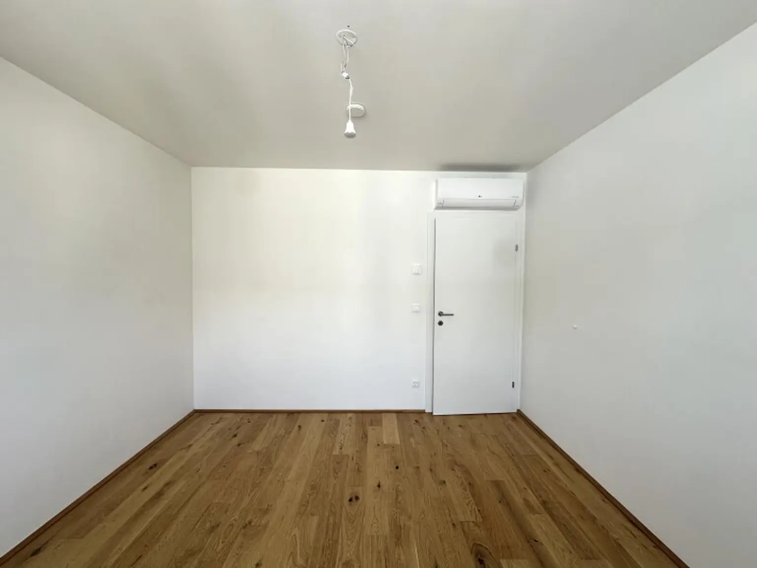 Hier werden Träume war! Exklusive 4-Zimmer Maisonette-Wohnung mit ca. 113 m2 sowie eigener Dachterrasse in ruhiger Lage