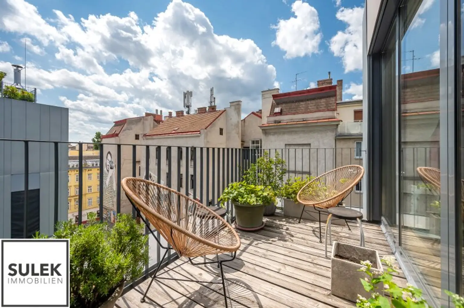 Einzigartige DG-Wohnung mit Loft-Charakter und Terrassen (rd. 165m²) inkl. atemberaubendem Fernblick