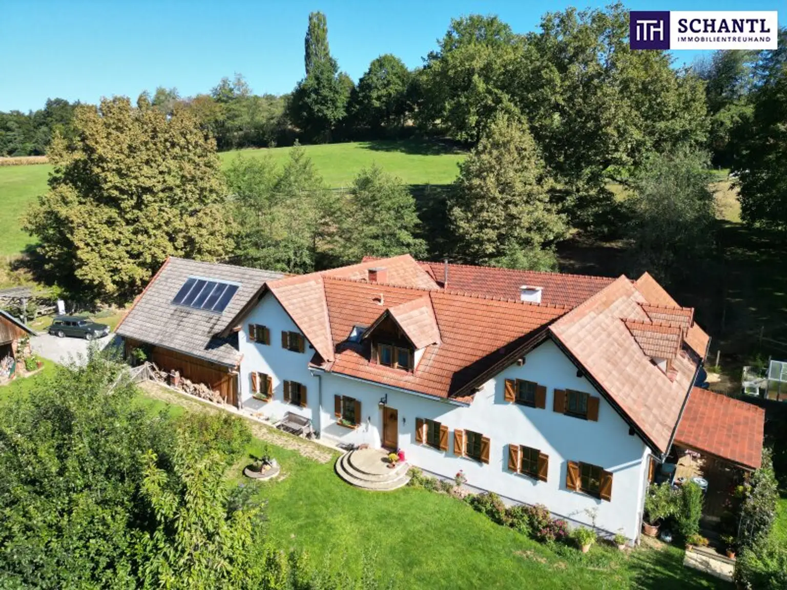 SENSATIONELLES JUWEL! Exklusiver Vierkanthof im Thermenland Steiermark – Wohnen, Reiten & Leben mit Pool und Natur!