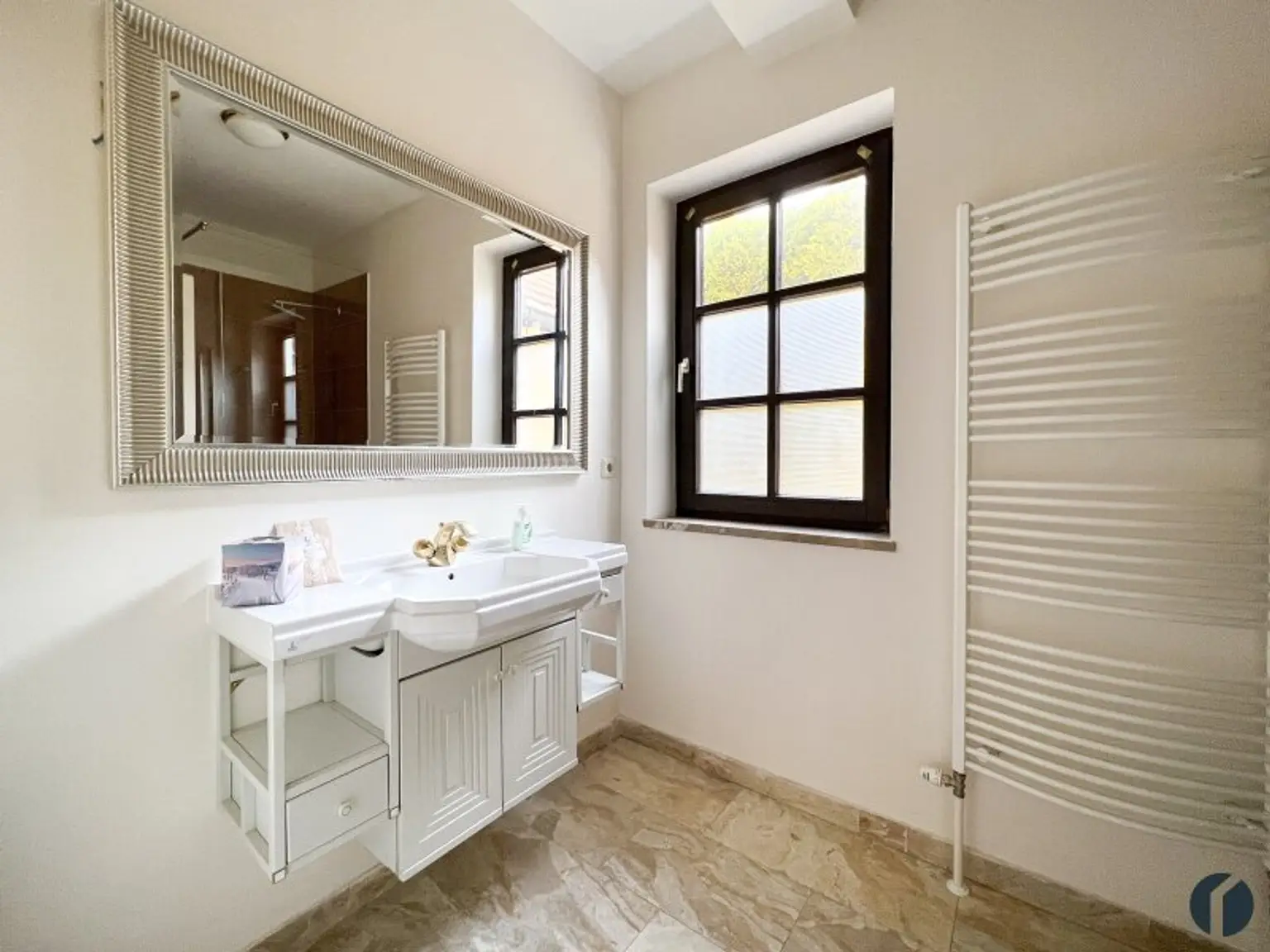 Elegantes Einfamilienhaus in Zeiselmauer mit Garten, Garage und Wellnessbereich