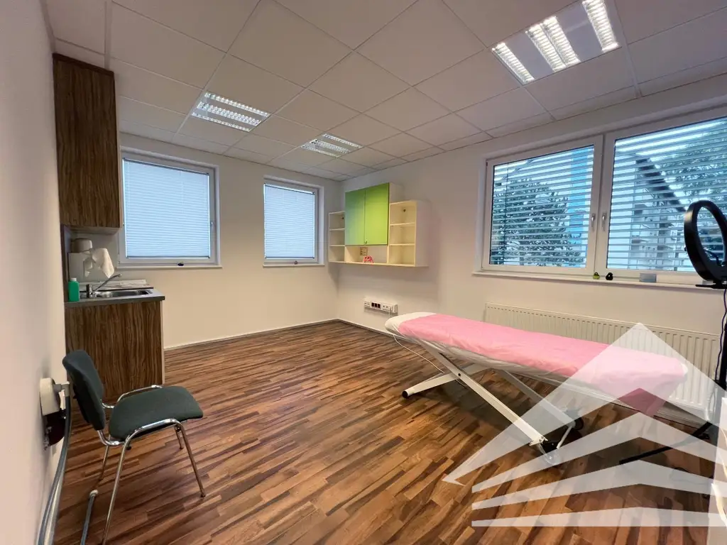 Ärzte und Therapeuten aufgepasst! Kompakte 80 m² Praxis ab sofort zu mieten!