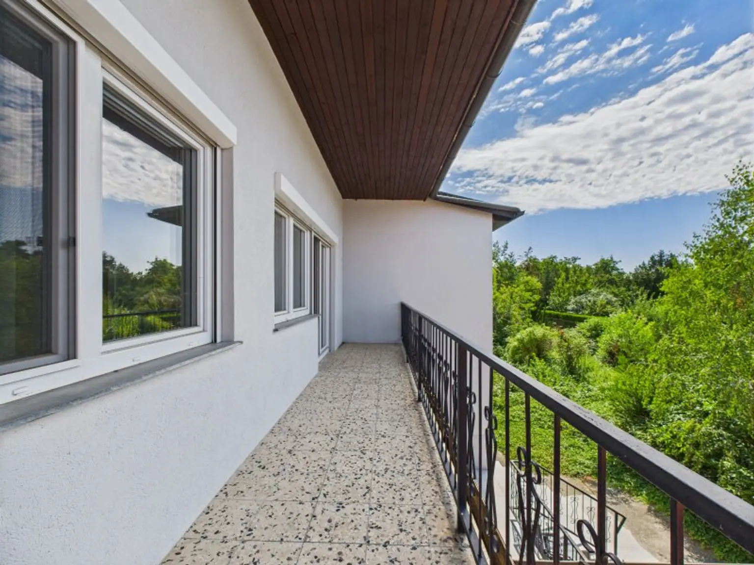 8 Zimmer Einfamilienhaus in Gänserndorf Stadt | 2.068 m² großes Grundstück