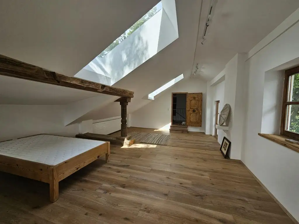 Künstlerhaus in Seenähe – Wohnen mit Geschichte und Seele