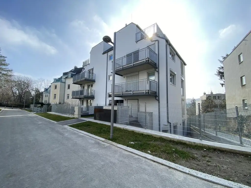 Traumwohnung mit super-großem, überdachten SÜD-Balkon!