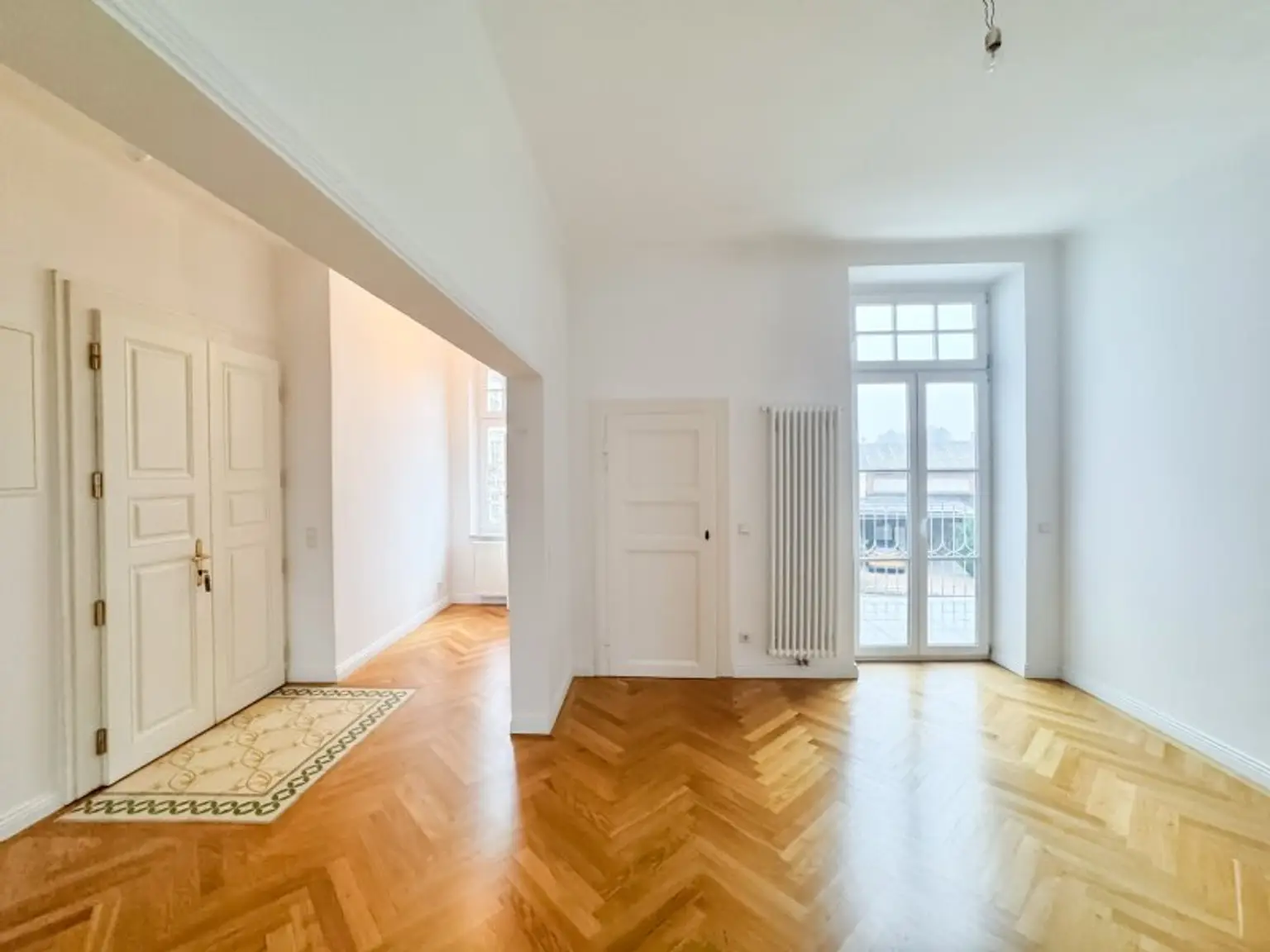 Repräsentatives Altbaubüro mit 2 Balkonen und Blick auf das Stift Klosterneuburg