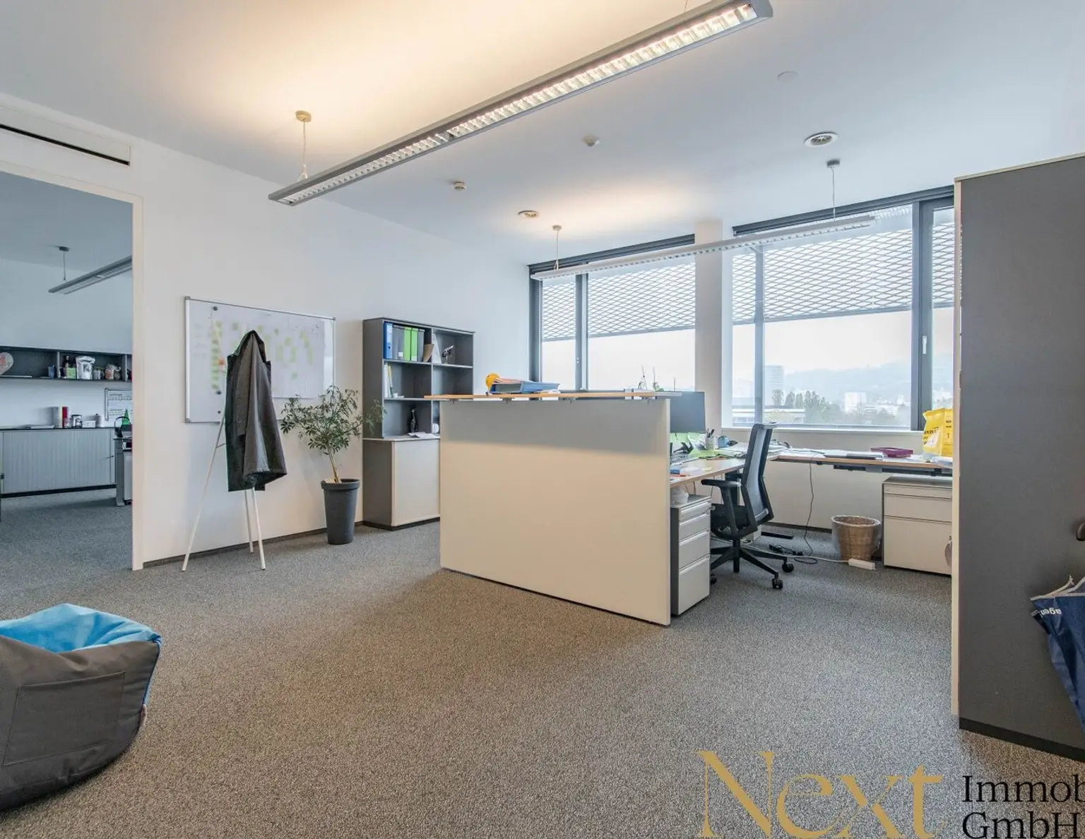 Großzügige Bürofläche mit Blick auf den Pöstlingberg im ETECH-Center Linz zu vermieten!