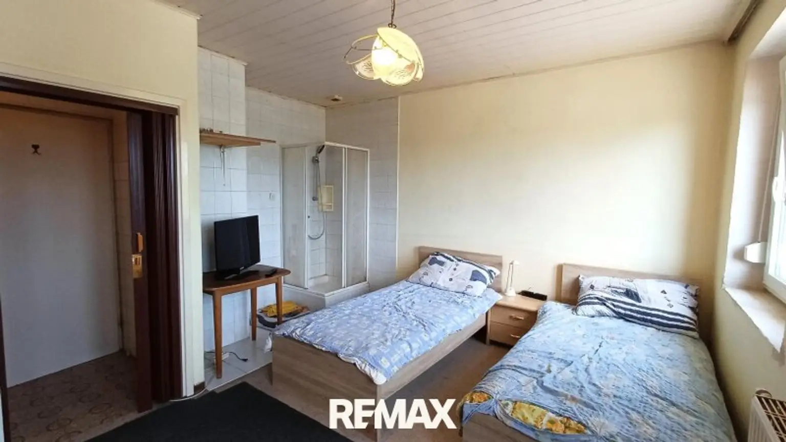 36_Altbau Zweibettzimmer mit Dusche OG