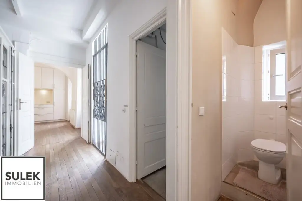 Rarität in der Wehrgasse: großzügige, sanierte Altbauwohnung mit Terrasse ab 01/26 unbefristet mieten!