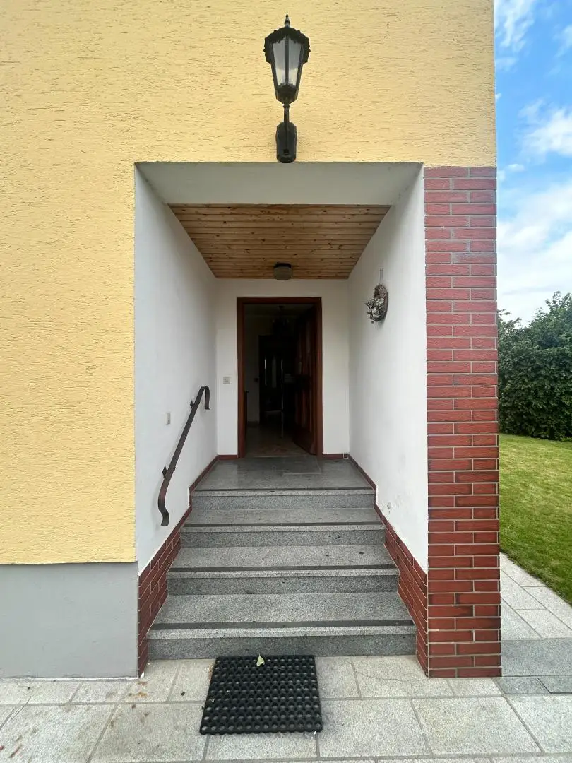 Großzügige Doppelhaushälfte inkl. Garage und sonnigem Gartenbereich