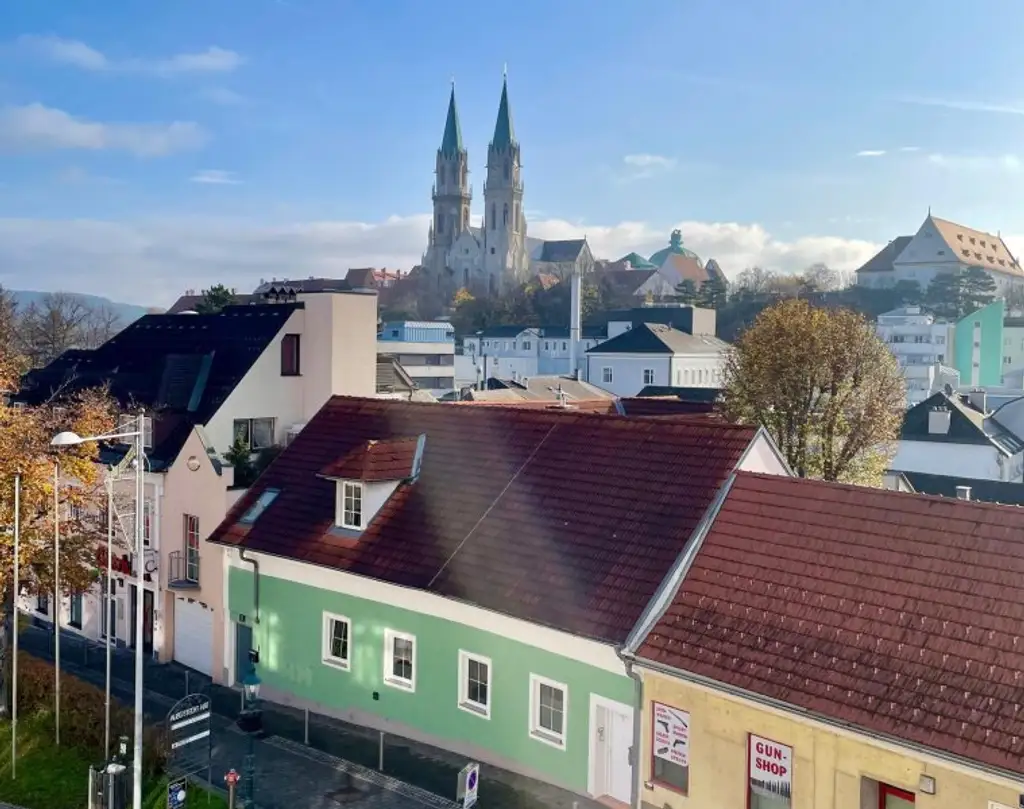 Repräsentatives Altbaubüro mit 2 Balkonen und Blick auf das Stift Klosterneuburg