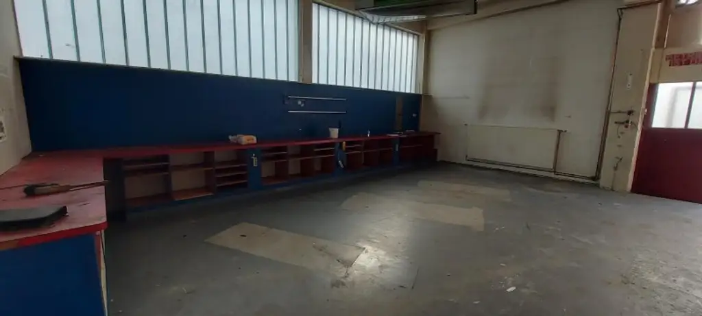 Ehemaliger Schauraum mit Werkstatt