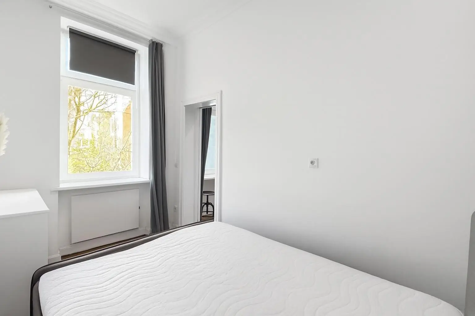 Schlafzimmer - Blick zum Fenster