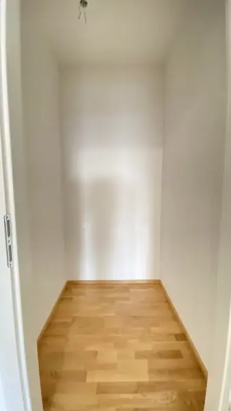 Neubau Erstbezug Schöne Drei Zimmer Wohnung mit Balkon und Süd-Ost Fernblick