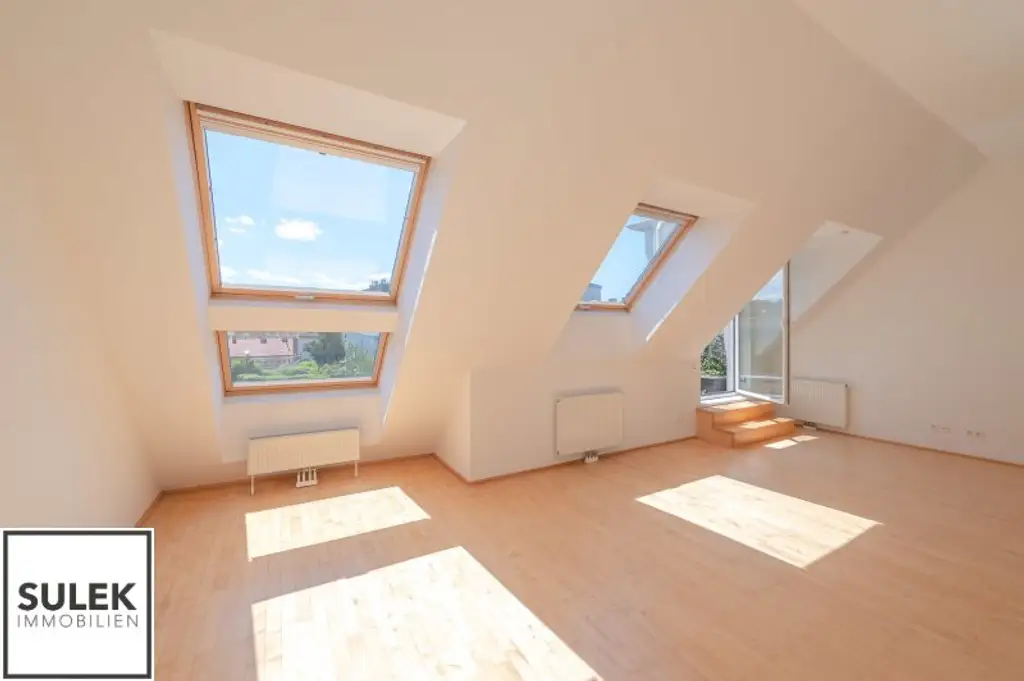 Großzügige, sonnige DG-Neubauwohnung mit hofseitiger Terrasse nahe Einkaufsstraße & U6 - ab 1.12.25!