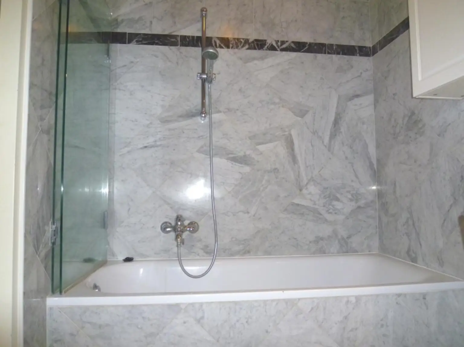 sonnige Dachgeschosswohnung mit Terrasse ~ Unter St.Veit in Hietzing ~ 3 Zimmer