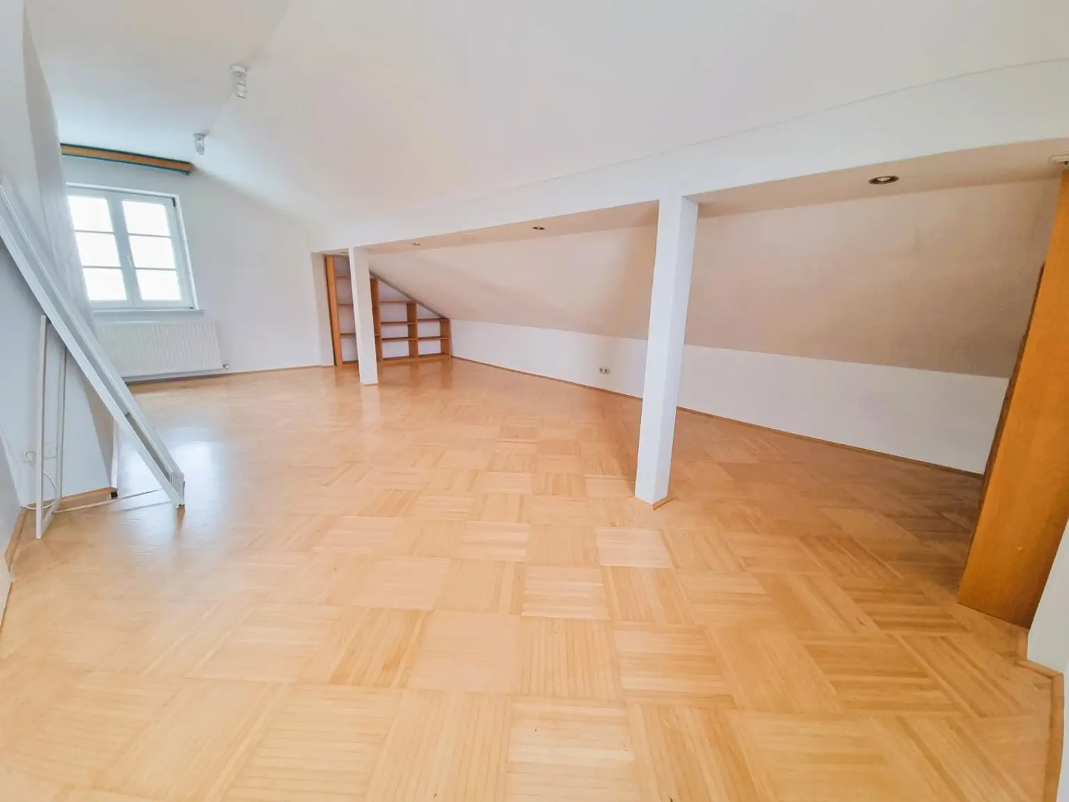 Helle 3-Zimmer-Wohnung im Zweiparteienhaus mit Garten