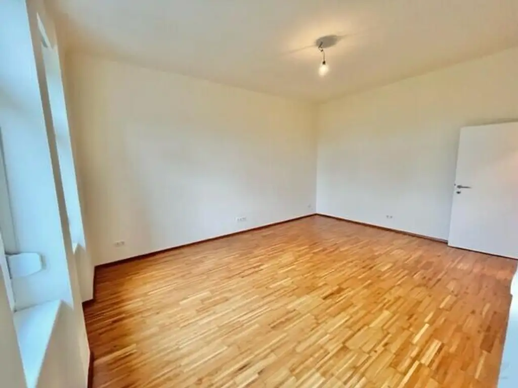 Altbau-Garconniere: Nähe FH-Joanneum im 3.OG ohne Lift - ab 1.12. beziehbar