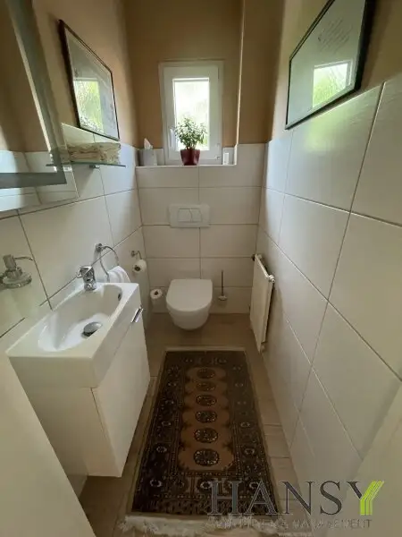 Neuwertiges Traum-Einfamilienhaus in Pfaffstätten: Stil, Pool und Gartenparadies!