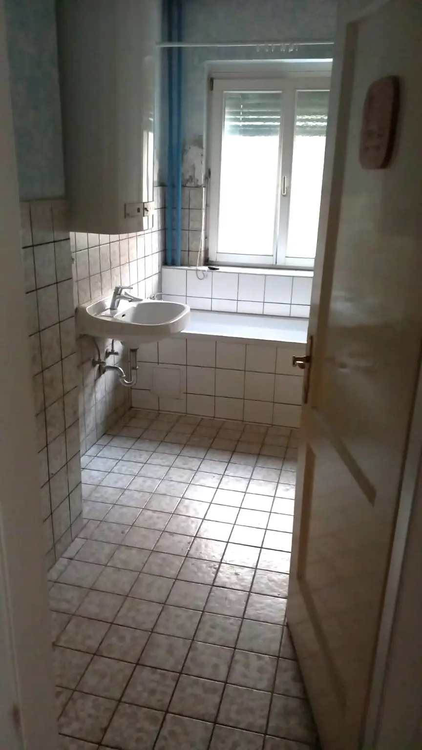 Unmöblierte 3-Zimmer-Altbauwohnung im Halbstock in Thörl nahe Kapfenberg zu mieten !