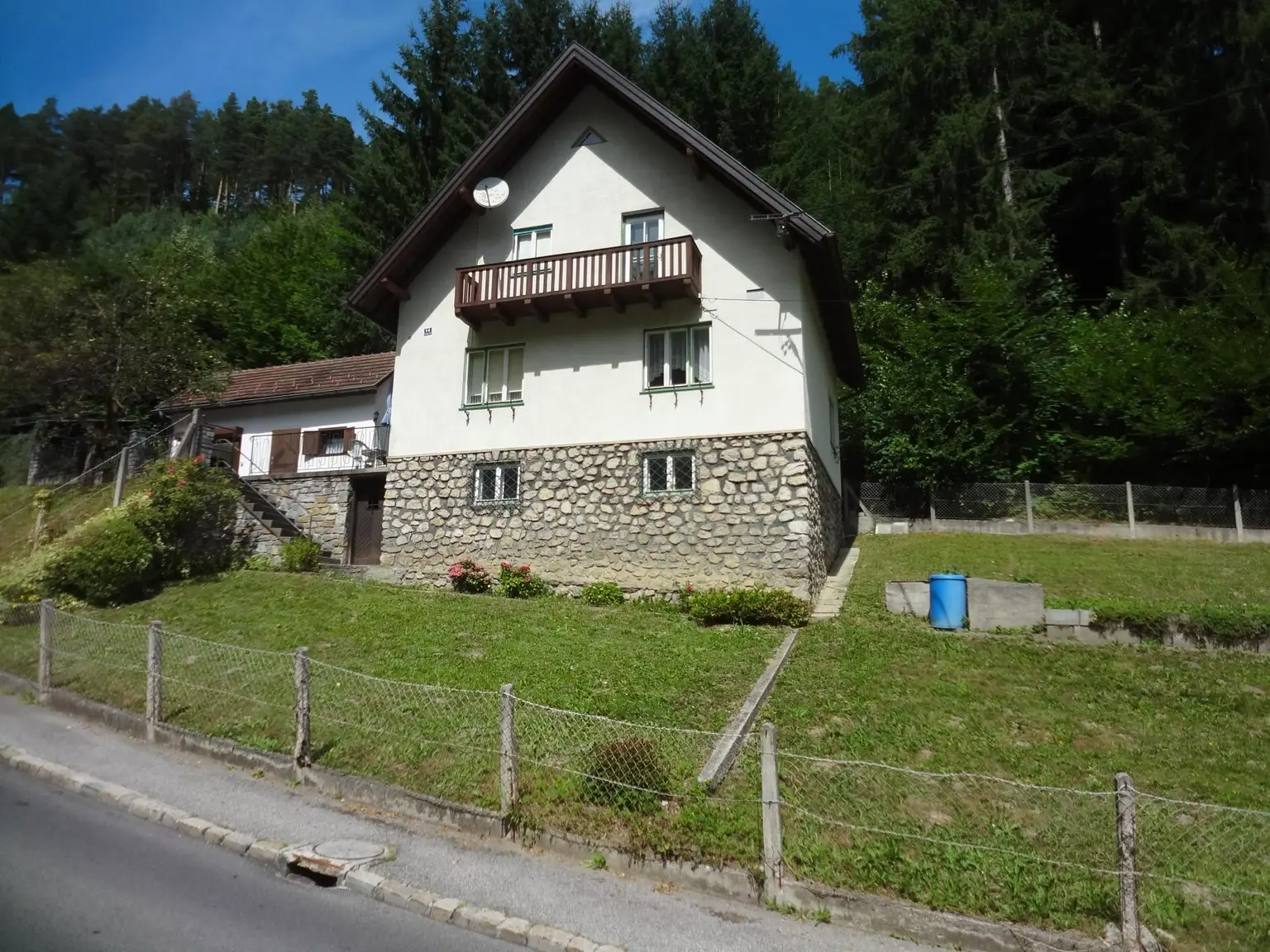 ÄLTERES HAUS ZUM LEISTBAREN PREIS!