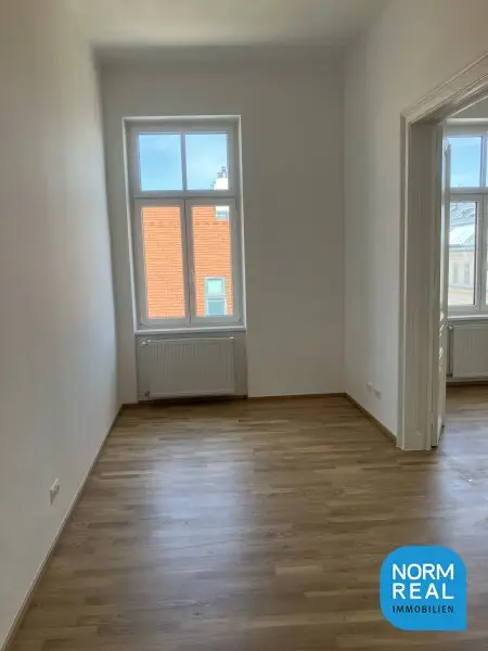 Elegante 4 Zimmer Erker Altbauwohnung