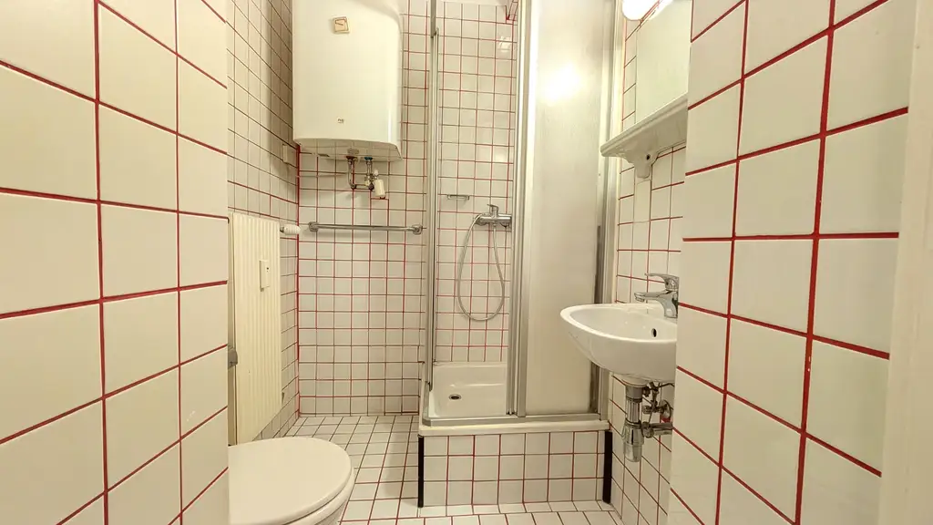 Zentral gelegene, frisch renovierte GARCONNIERE zur unbefristeten Anmietung!