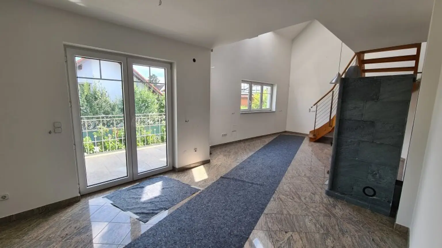 Sehr ruhige Siedlungslage - Riesige (teilbare)  Etagenwohnung mit 2 Balkonen, Garage, Sauna in einem sehr gepflegten Haus