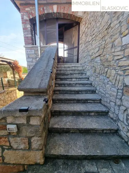 Porec Umgebung - Attraktives Steinhaus mit 2 Appartements und Pool/Wellness