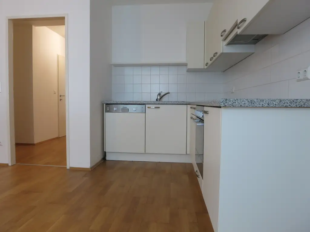 GROSSRAUMGARCONNIERE mit 2 BÄDERN zur unbefristeten Anmietung