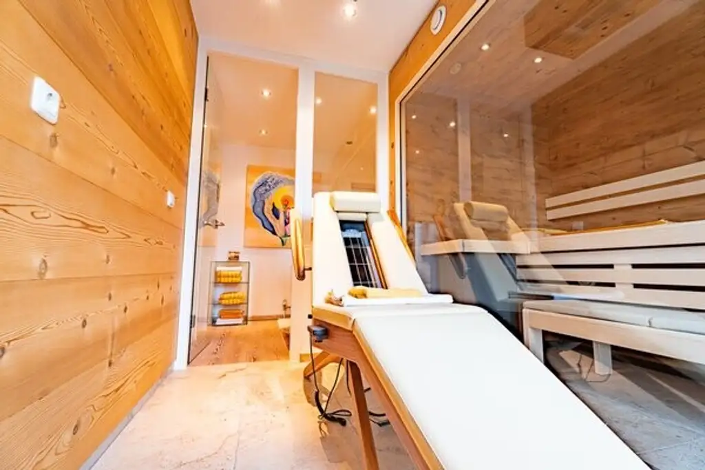Stilvolles Wohnen im Grünen – Maisonette mit Aussicht & Biotop in Toplage