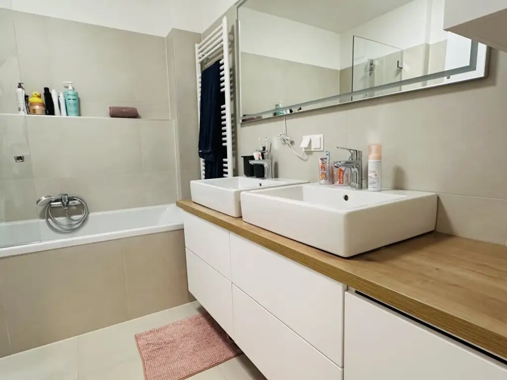 Traumwohnung mit uneinsehbarer Dachterrasse, E-Ladestation und Topausstattung