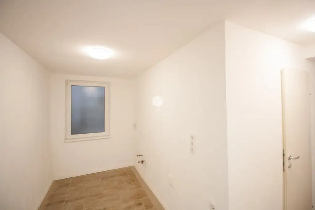 URBAN-HIDEAWAY: Teilrenovierte Souterrain - Werkstatt in Hoflage mit Gewölbedecke – Nähe Meiselmarkt