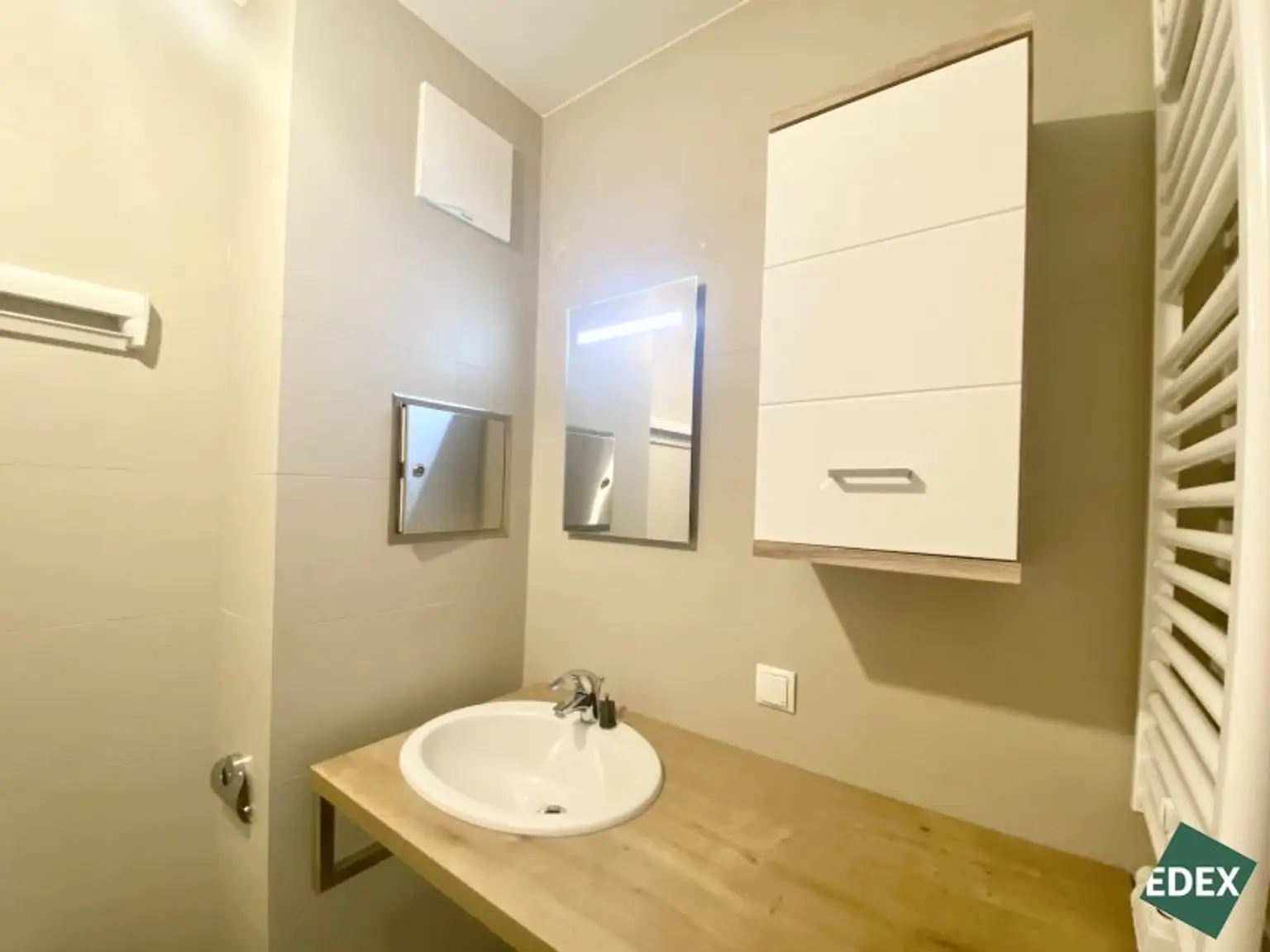 Großes 2-Zimmer-Apartment mit Loggia und Schrankraum beim Hauptbahnhof