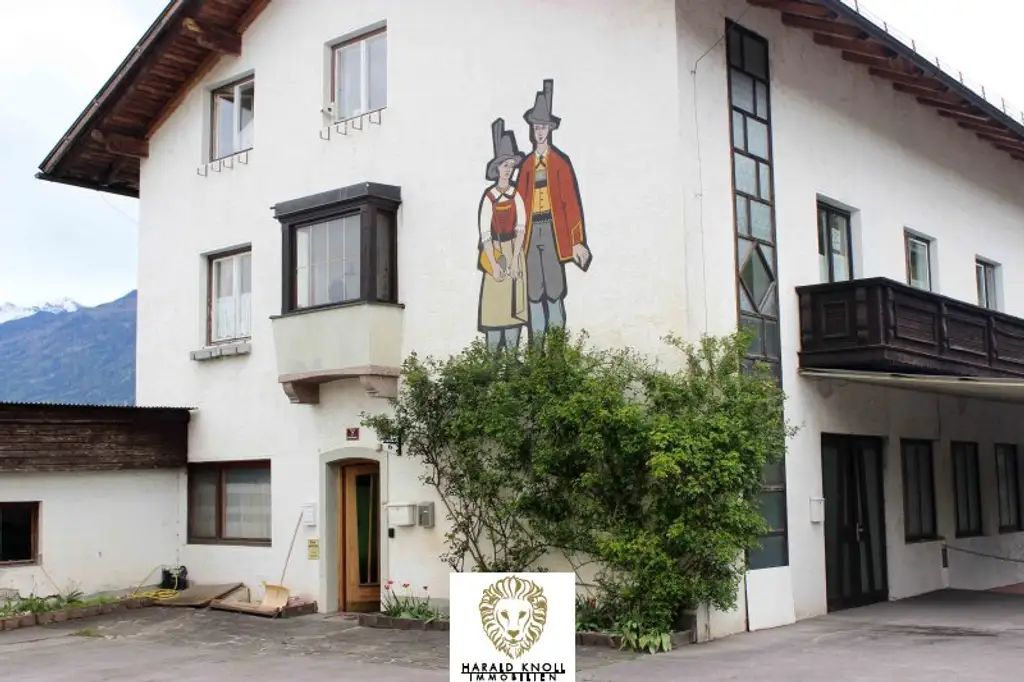 Wohn- und Betriebsgebäude in Natters