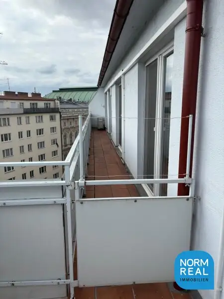 Dachgeschosswohnung mit Terrasse Nähe Oper