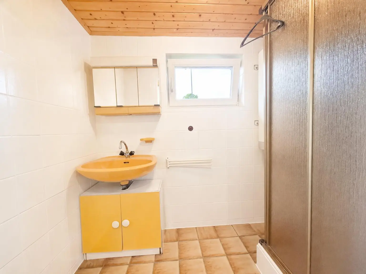 Badezimmer mit Dusche