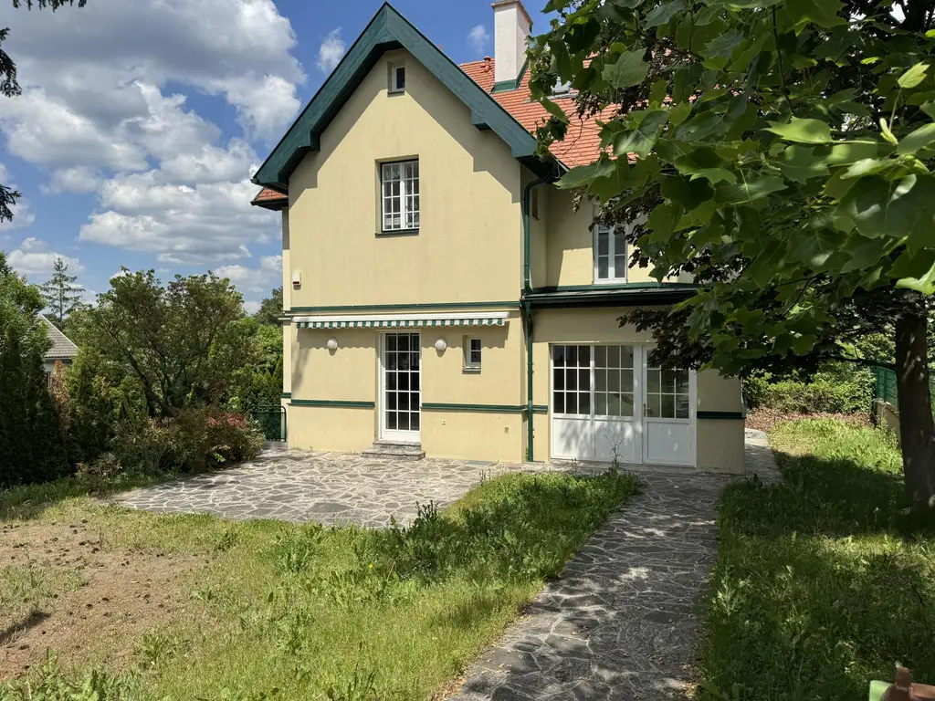 Charmante Alt-Patrizier Villa 3 Schlafzimmer, 4 Bäder + Wohnkeller // Charming old patrician villa, 3 bedrooms, 4 bathrooms + basement living area //